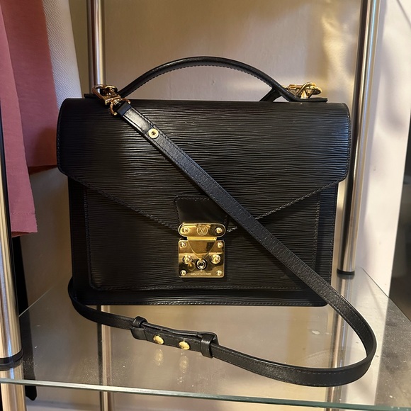 Meet your Posher, Resale Rabbit🐇 - Picture 4 of 7